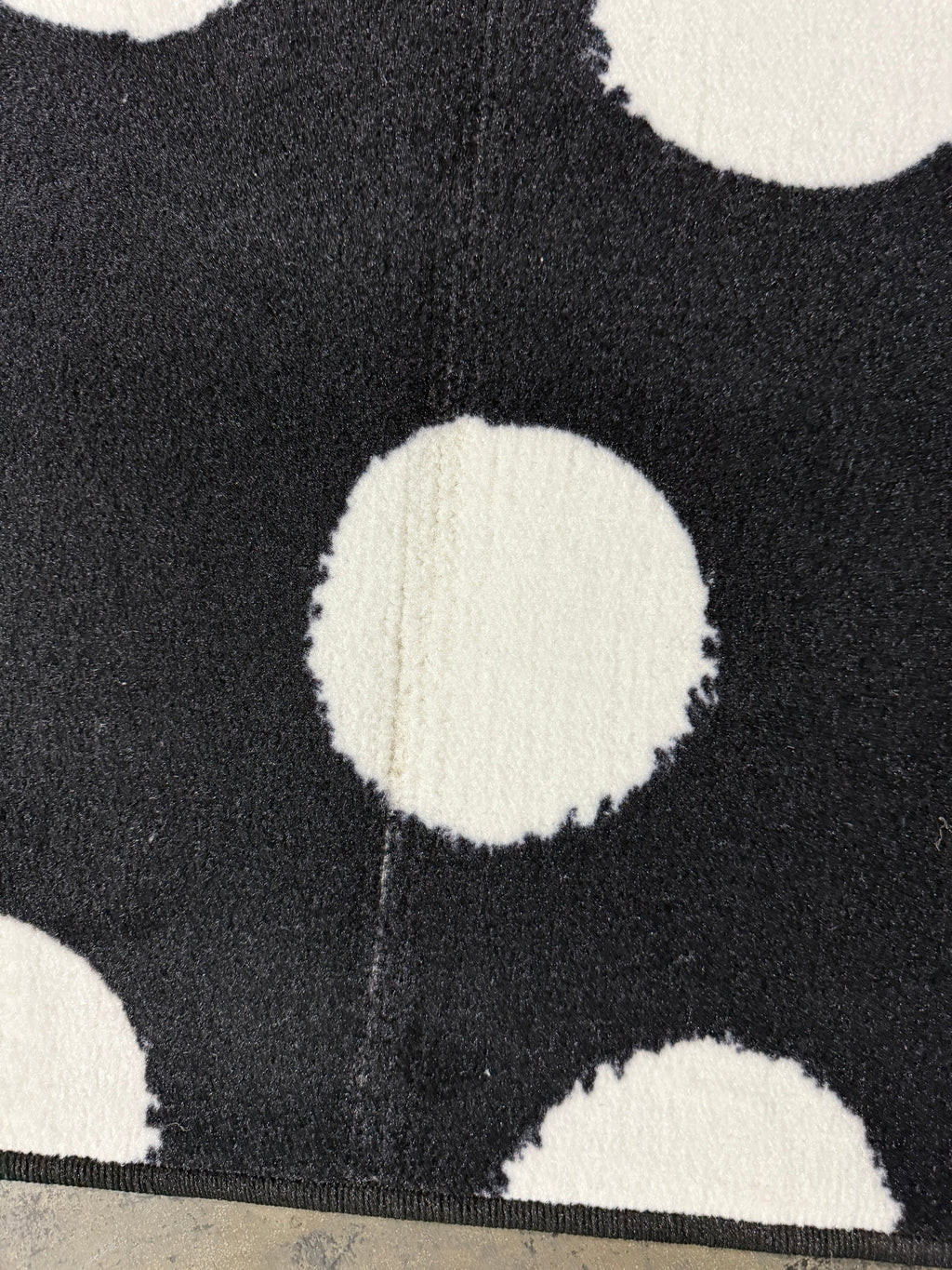 Black and white dots