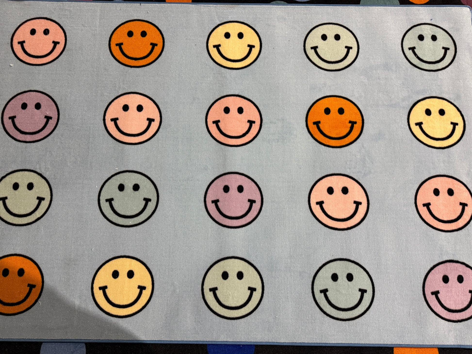 Smiley pastel