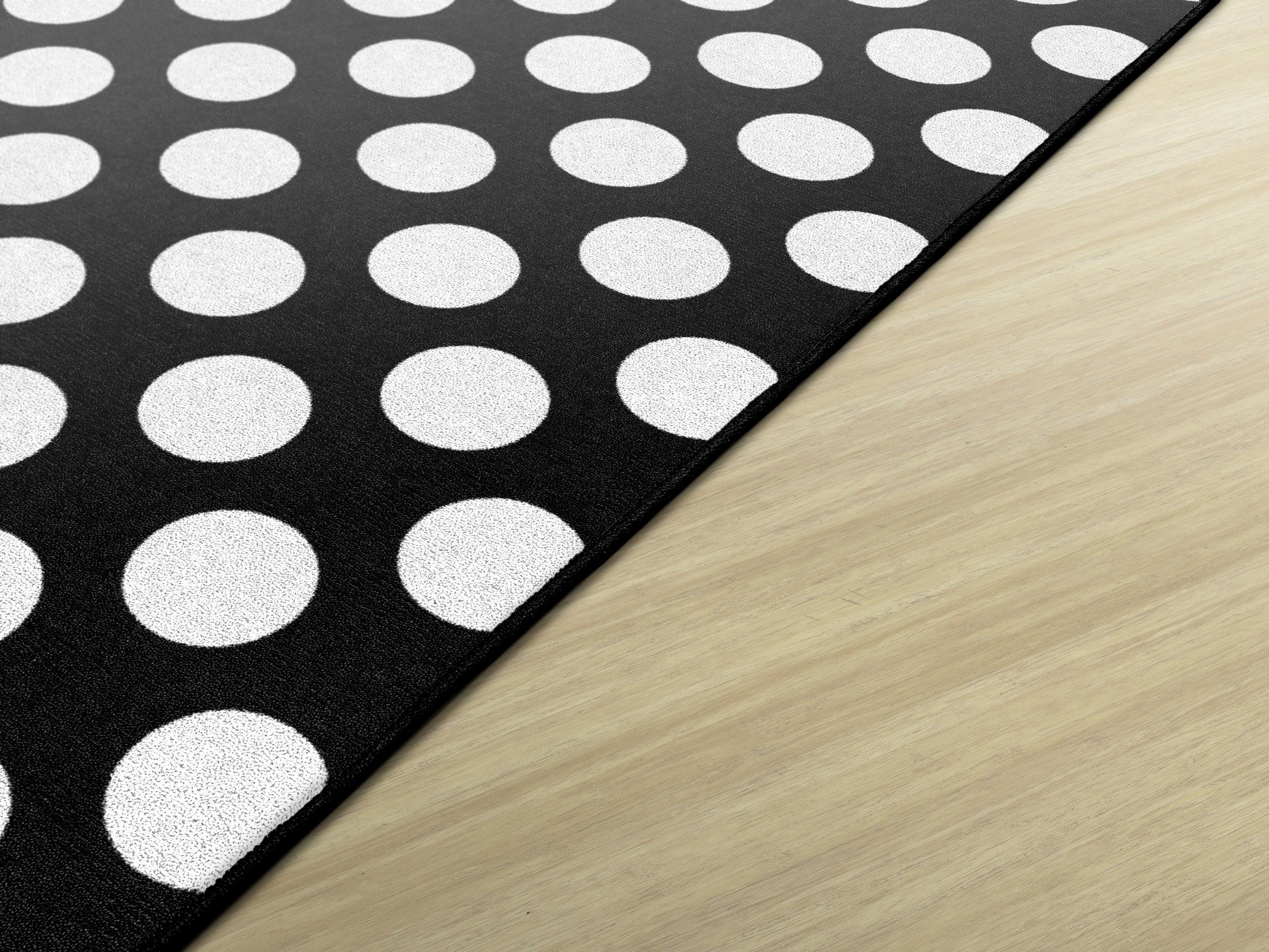 BLACK&WHITE POLKADOT 5' X 7'6