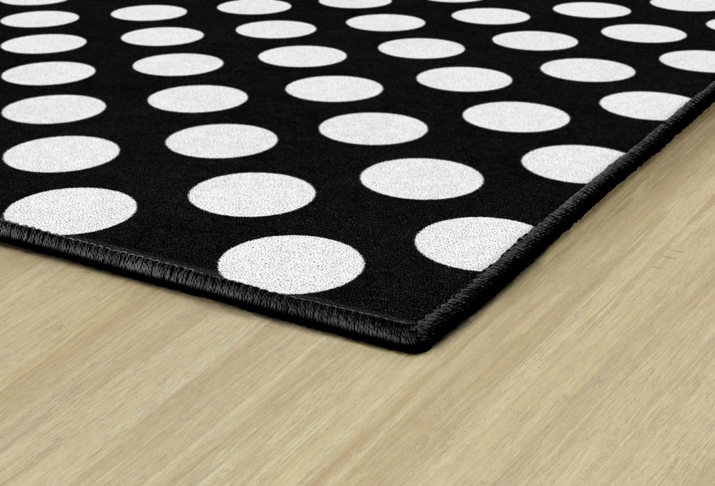 BLACK&WHITE POLKADOT 5' X 7'6