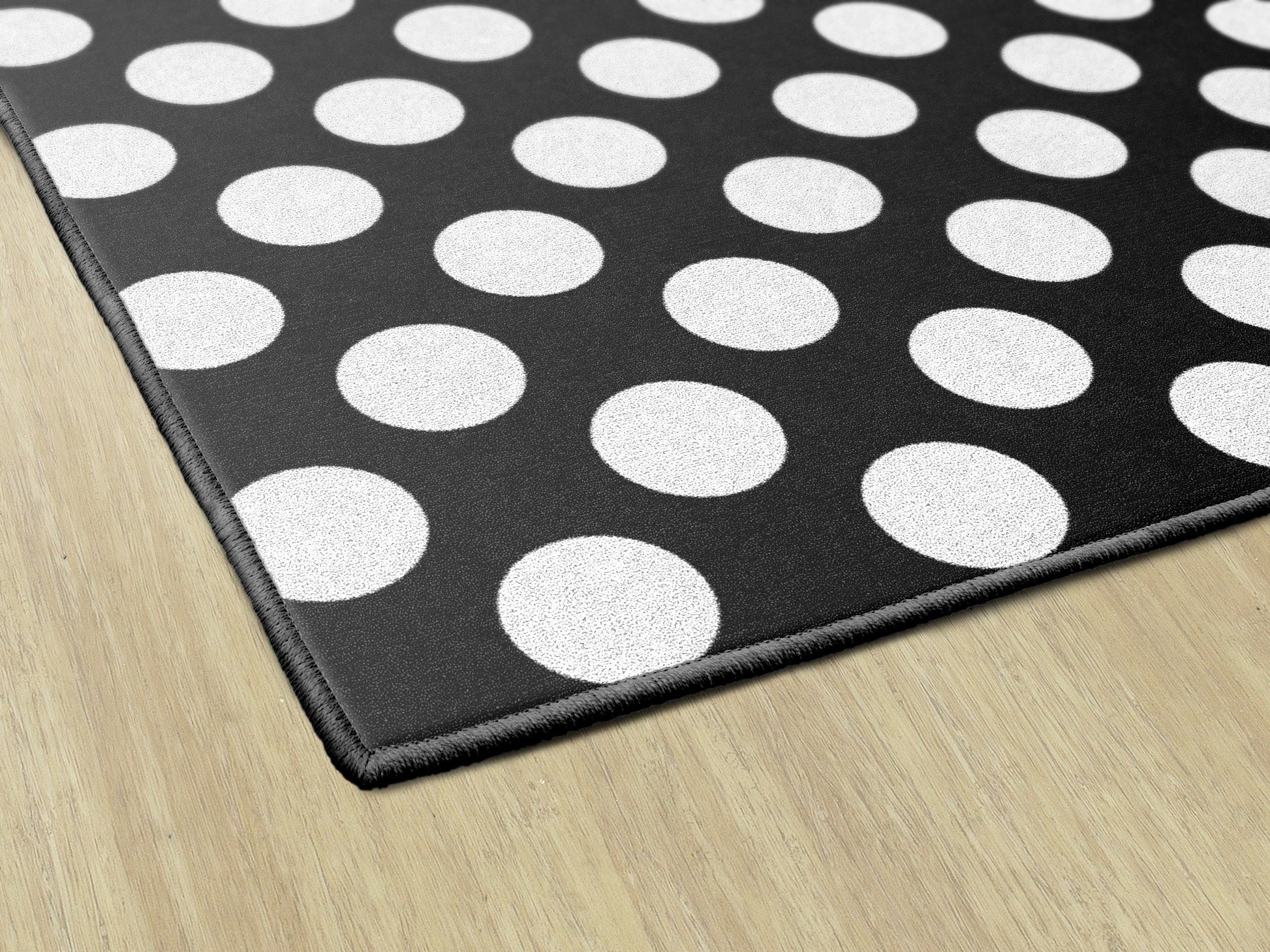 BLACK&WHITE POLKADOT 5' X 7'6